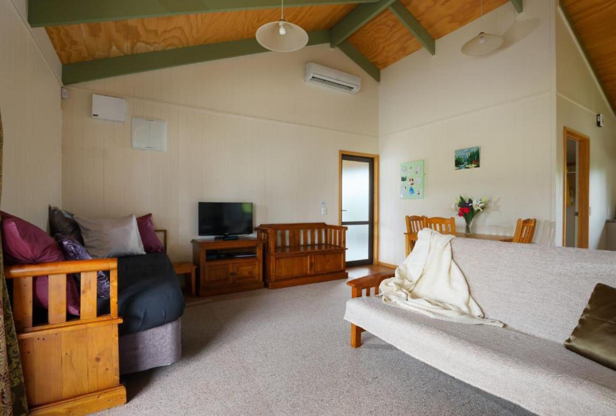 Longbourne Lodge Motel Мосгийл Екстериор снимка