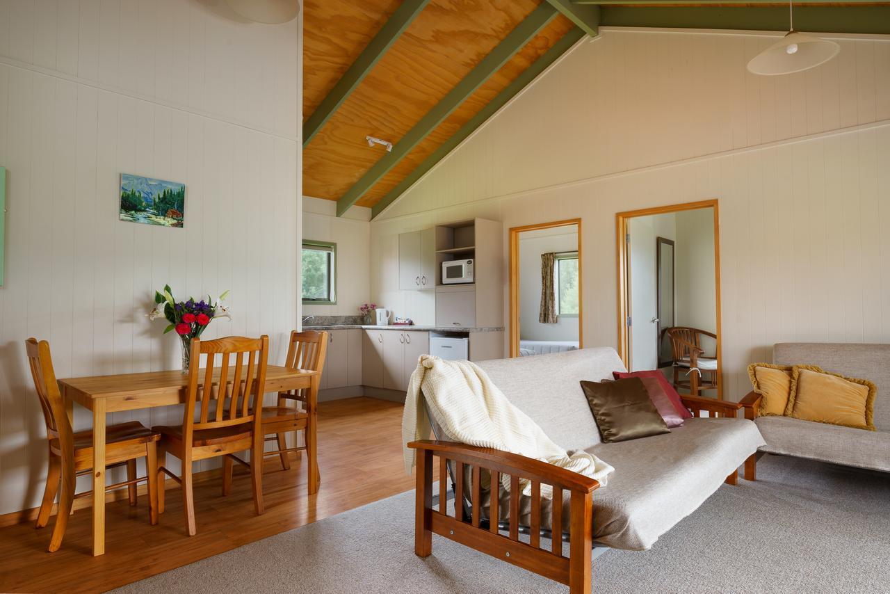 Longbourne Lodge Motel Мосгийл Екстериор снимка
