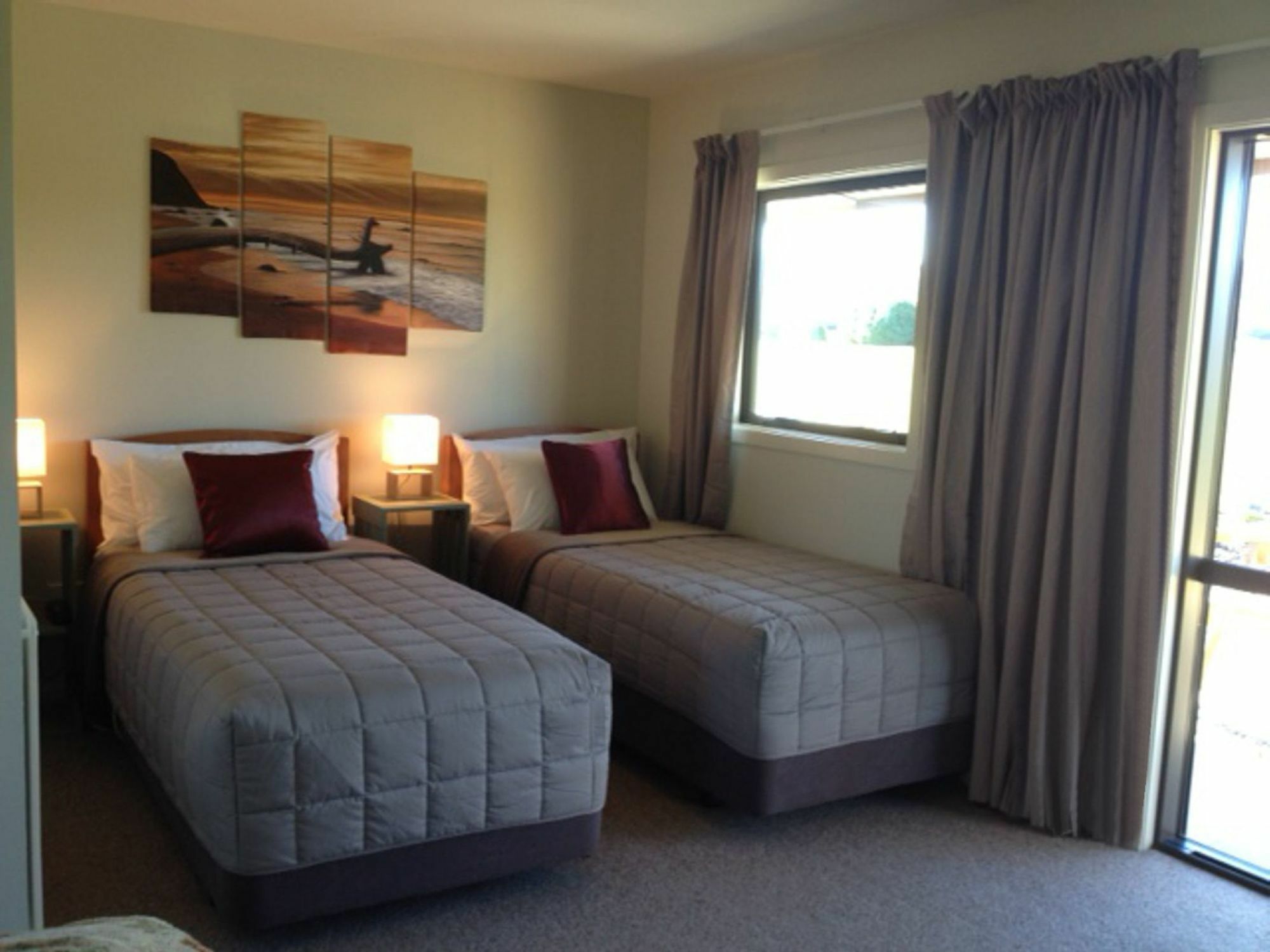 Longbourne Lodge Motel Мосгийл Екстериор снимка