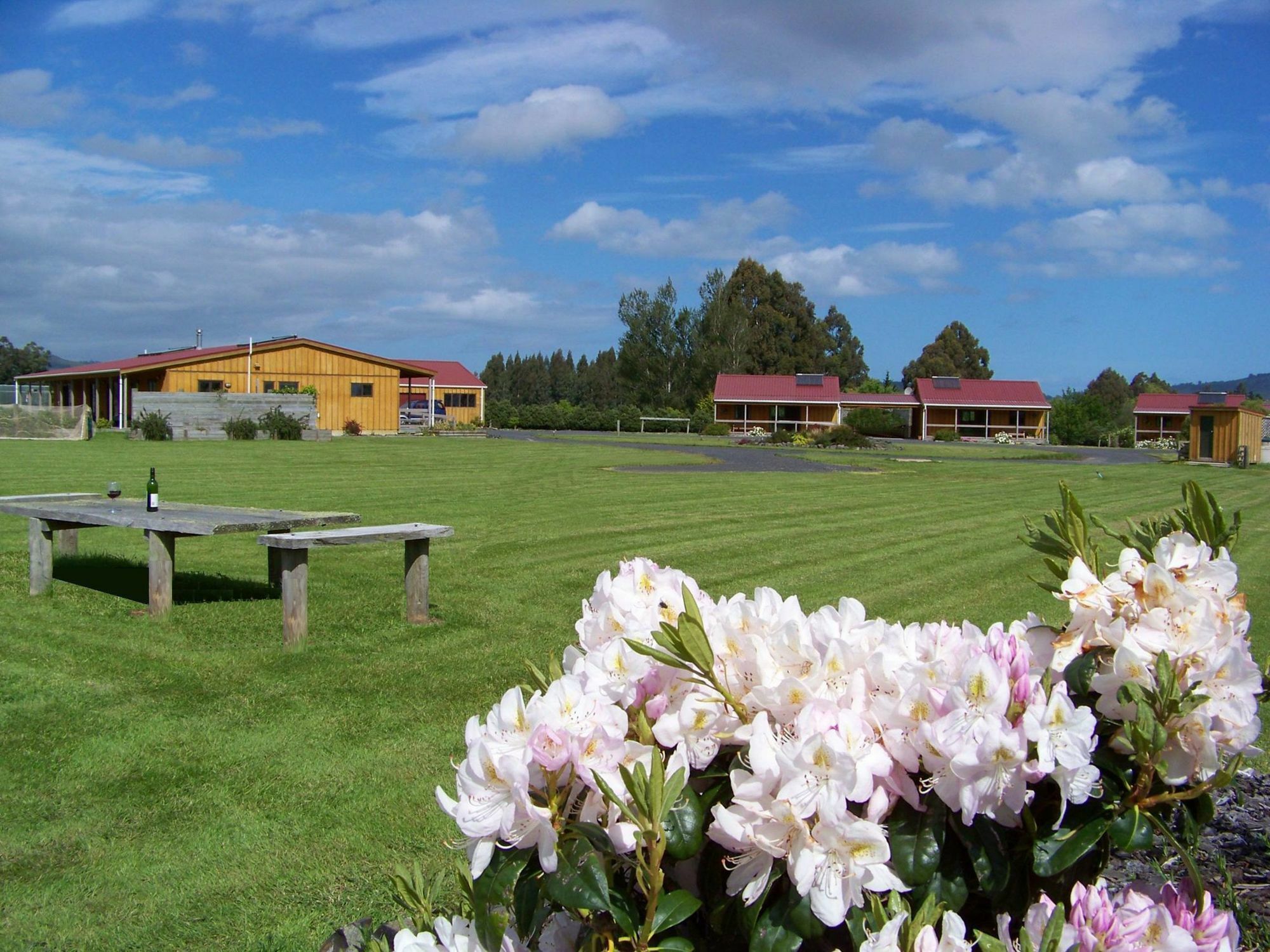 Longbourne Lodge Motel Мосгийл Екстериор снимка